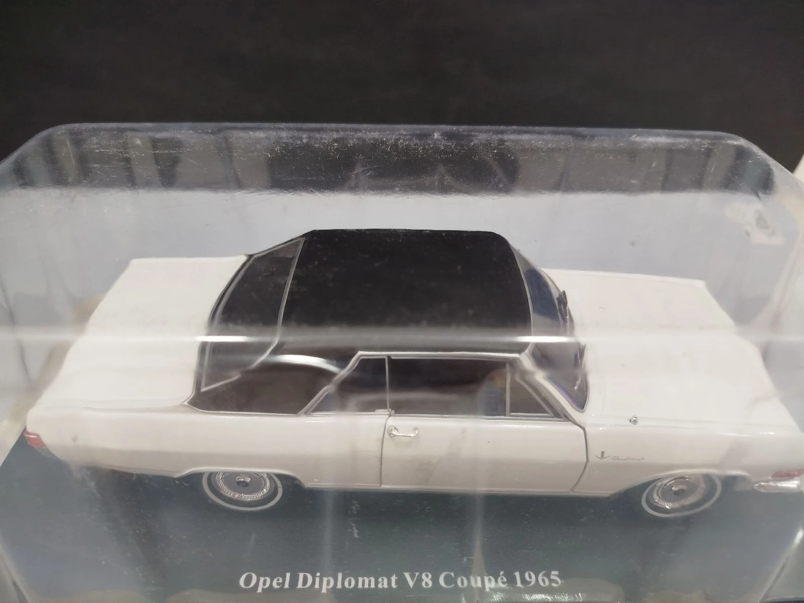 1:24 Opel Diplomat V8 Coupe 1965 Ixo Hachette 1/24 – photo 3